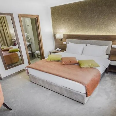 Marshal Garni Hotel