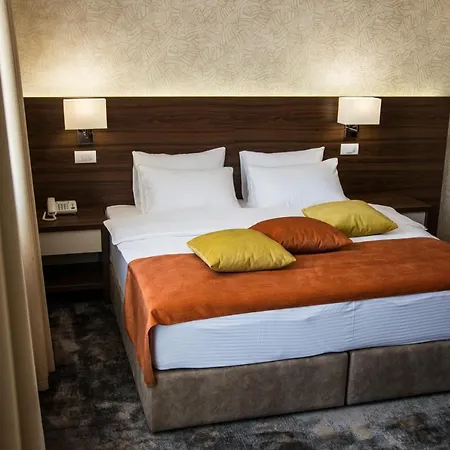 Marshal Garni Hotel 4*