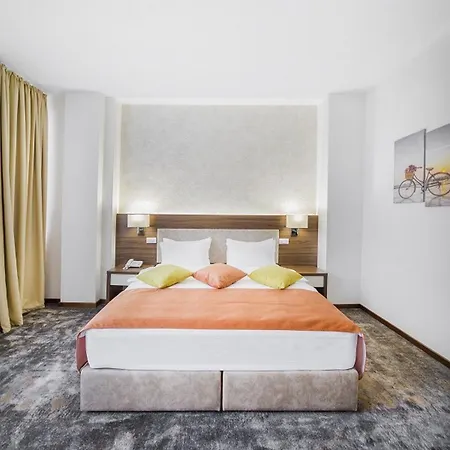 Marshal Garni Hotel 4*